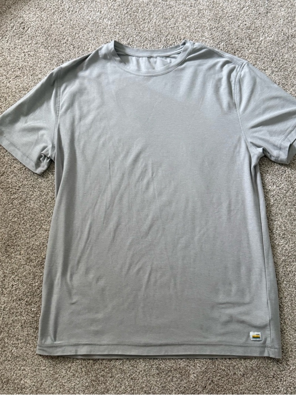 Vuori Men's Short Sleeve Crewneck T-Shirt in Light Gray Size M